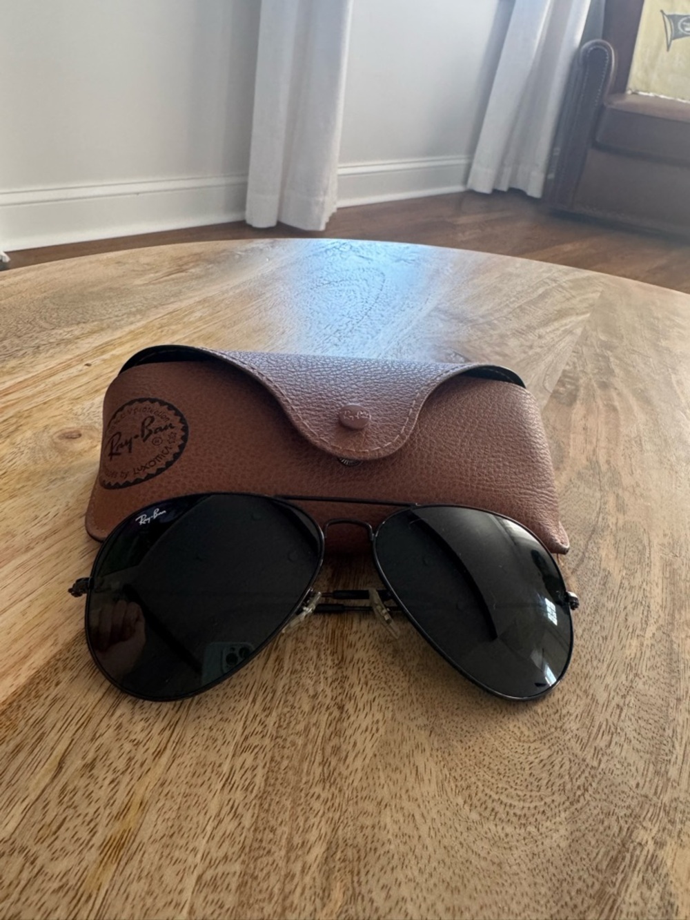 Ray-Ban Aviator Sunglasses in Black with Brown Case
